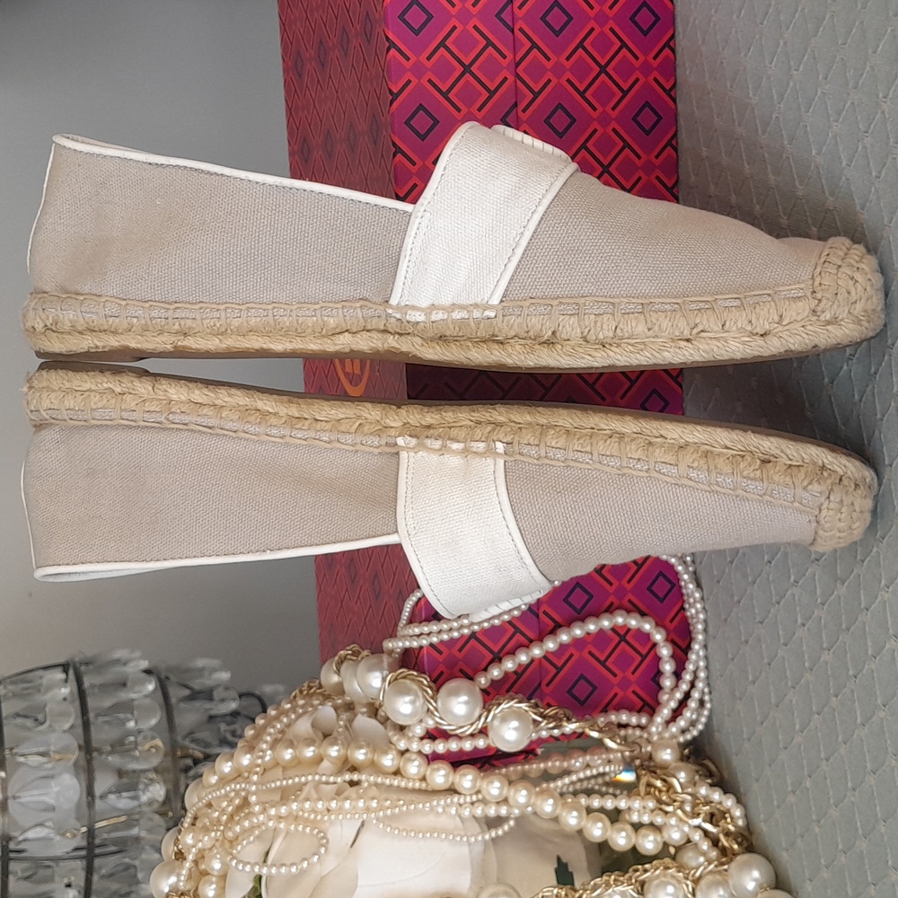 Tory Burch Gorgeous Denim Loafers! - Picture 7 of 14